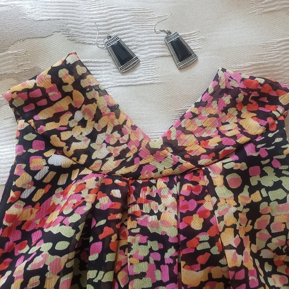 🔥 ❤💕🧡🖤  Cute Top with Tie/Keyhole back - Picture 6 of 11